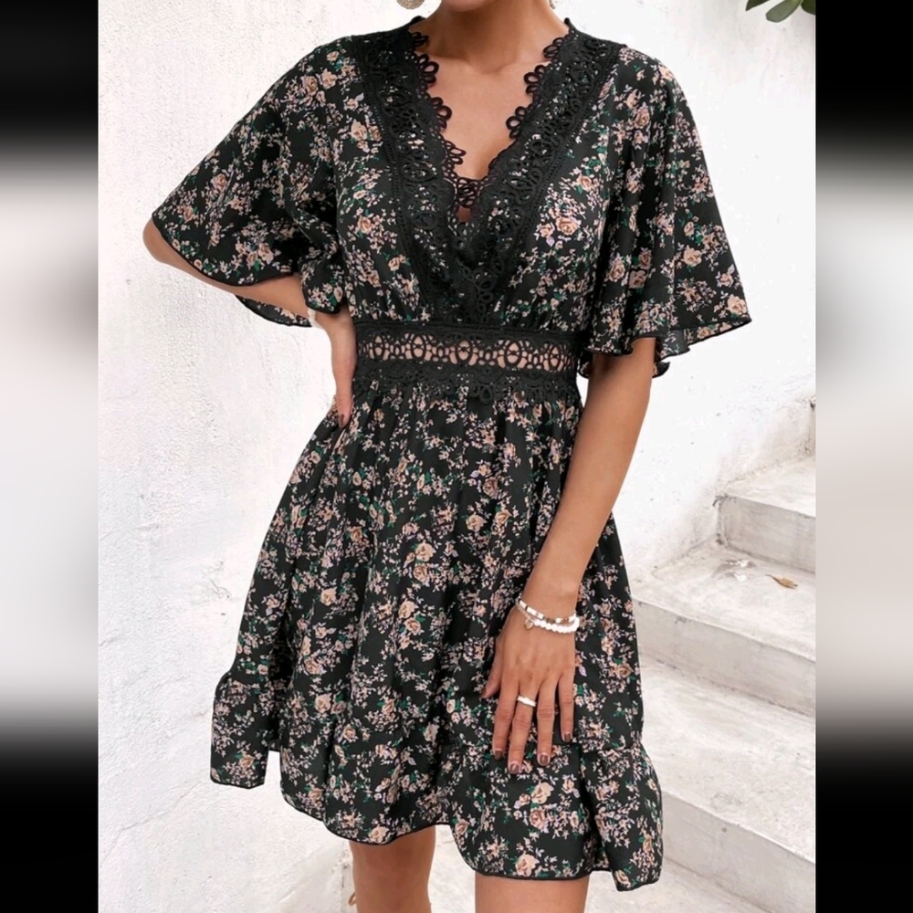NWT Boho A Line Floral Lace Neckline Dress Size Small